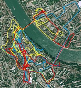 Ein Blick auf die Karte zeigt die komplexe Streckenführung durch die pittoreske Altstadt mit den Teilstrecken Montag (Blau) , Dienstag (gelb) und Mittwoch (Rot)